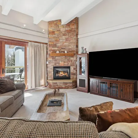 Lodge At Lionshead 405